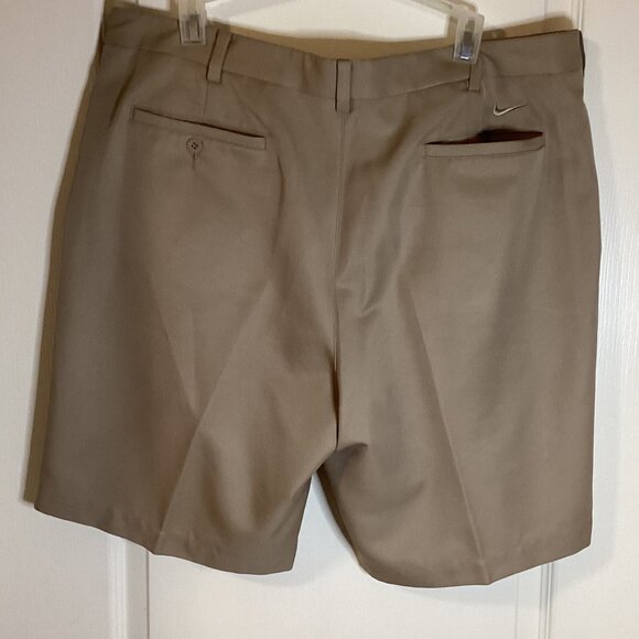 Nike Dri-Fit Mens Golf Shorts Size 38 Beige Khaki Front Pleat Golfing Activewear - Picture 5 of 9